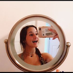 Meet your Posher, Emily